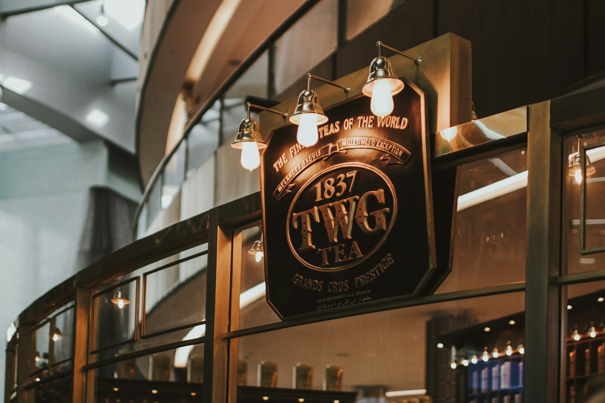 Illuminated interior retail signage with pendant lighting