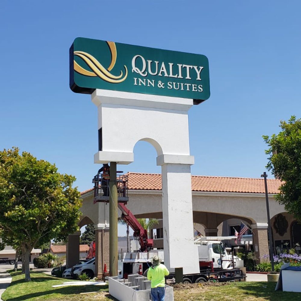 Quality Inn pole sign installed roadside in Los Angeles
