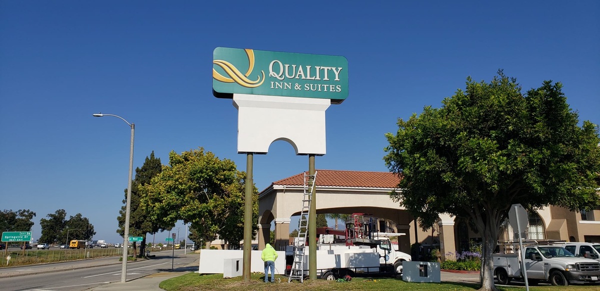Street view of the Quality Inn & Suites pylon sign during installation